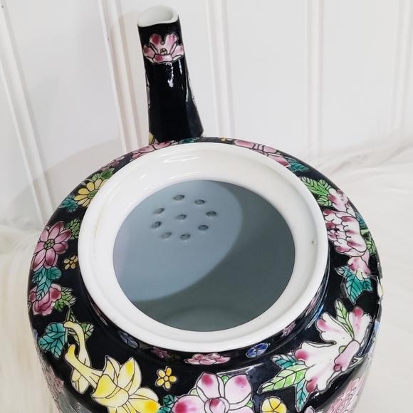 Vintage Teapot - Picture 3 of 4